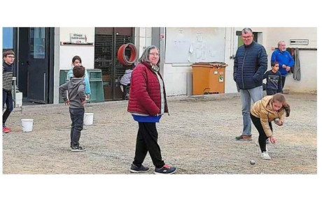 Le Pétanque Club de la Baie Transmet son Savoir aux Ecoliers